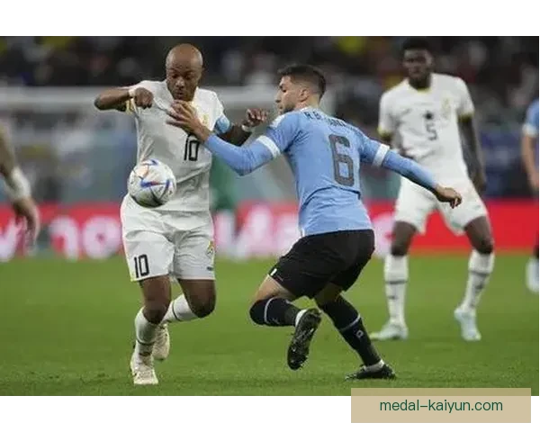 乌拉圭队边路突破表现亮眼，力争在比赛中取得胜利