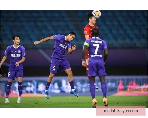 智利队中路渗透逐渐形成威胁，表现稳健值得关注